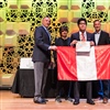 Fotografía estudiante Henry Andreu Marquez Salinas y autoridades  MOS World Championship 2017