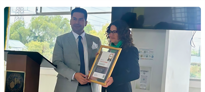 Colegio Los Fresnos recibe placa oficial de IBEC por la implementación de Estándares Globales