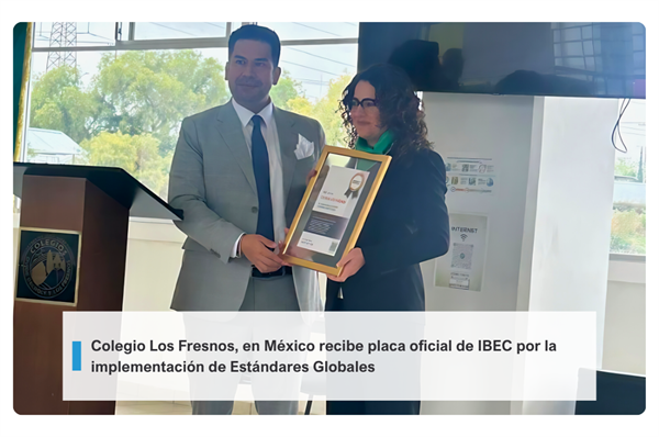 Colegio Los Fresnos recibe placa oficial de IBEC por la implementación de Estándares Globales