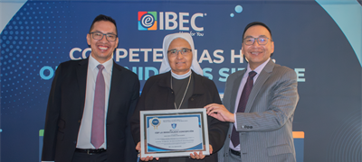 CEP La Inmaculada Concepción recibe distinción a la excelencia y trayectoria educativa internacional