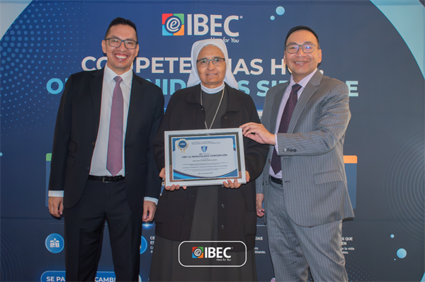 CEP La Inmaculada Concepción recibe distinción a la excelencia y trayectoria educativa internacional